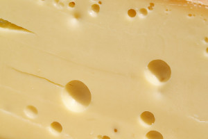 Lochung beim milden Bergkäse