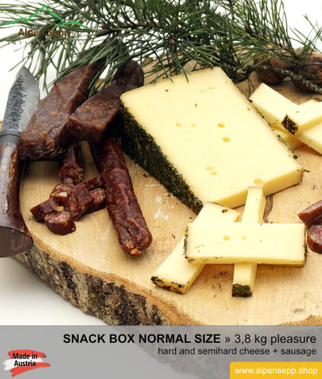 Snack box normal size - cheese and sausage