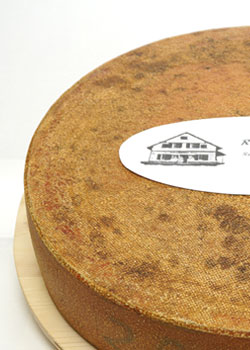 Artisan alpine cheese - spicy - 8 months ripened / matured