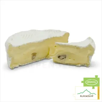 Camembert with WALNUTS made from Bregenzerwald hay milk | Pure nature from the original Grauvieh | 4 weeks